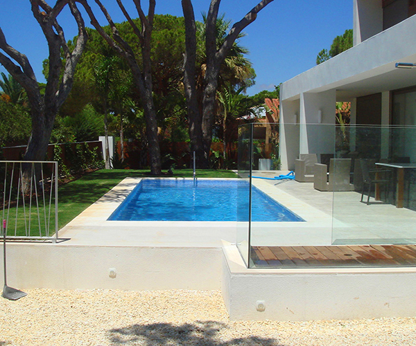 ¿Estás pensando en una piscina para tu jardín?