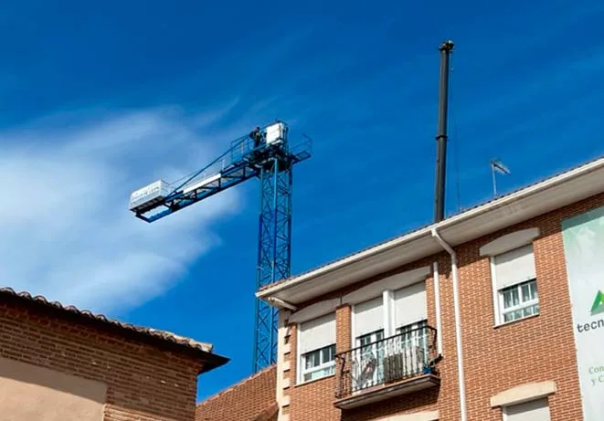 Grúa instalada en obra de San Sebastián